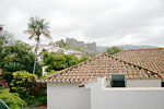 Centro Juventude - Blick vom oberen Garten auf die Burg "Forte do Pico"