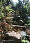 Steiltreppen im Felsen