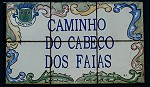 Strassenschild aus Fliesen: "Caminho do Cabeco dos Faias"
