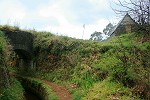 Levada-Romantik an einer Kurve mit Tunnel