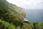 Wanderung an steil abfallende Felsen