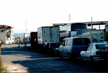 stundenlanges Warten auf die F&auml;hre