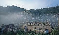 romantischer Blick auf das Geisterdorf 
am Hang mit der Basilika