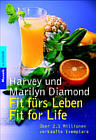 Dieses Buch wird Ihre Vitalität unabhängig von Ihrem augenblicklichen Gesundheitszustand stärken und erhalten. Teure "Krücken" - Medikamente und Therapien - können Sie wegwerfen. Hier lernen Sie eine leicht durchzuführende, gesunde Lebensweise kennen, die Sie wieder an einfache Lebensgrundlagen wie Luft, Wasser, Nahrung, Sonnenlicht, Schlaf, Ruhe, innere und äußere Reinheit erinnern wird. Hier wird Ihnen geholfen, mit einfachen Änderungen Ihrer Lebensweise:  -- schwere Erkrankungen zu verhindern, -- sowohl Übergewicht als auch Untergewicht zu vermeiden, -- Ihre Körperkraft zu stärken, -- Ihre täglichen Mahlzeiten durch 95 neue Rezepte zu bereichern, -- sich bei Gesundheitskrisen trotzdem wohl fühlen zu können. - - - Autoren Harvey Diamond ist Direktor der Abteilung für Ernährung des Internationalen Gesundheitssystems in Santa Monica, Kalifornien. Neben seiner Praxis, seinen Vorträgen und Kursen sowie seiner schriftstellerischen Arbeit unterrichtet er Ernährungsiehre am "Institut für ganzheitliche Studien", ebenfalls in Santa Monica. Marilyn Diamond ist eine international bekannte Emährungswissenschaftlerin, die über dreißig Jahre lang die Zusammenhange von Ernährung und Gesundheit erforscht hat. Von den Autoren erschienen bei Goldmann außerdem: Fit fürs Leben 2 (13621) Fitonics (16112) Das Fit-for-Life-Kochbuch (13735) Neue Eßkultur mit Sonnenkost (13640) Von Marilyn Diamond sind außerdem erschienen: Fit fürs Leben - Fit for Life 2 Fitonics fürs Leben Fit fürs Leben -Das Fit-for-Life-Kochbuch Neue Eßkultur mit Sonnenkost 