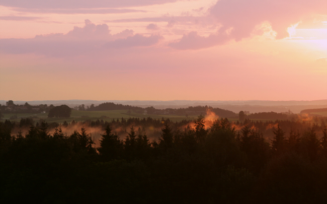 Foto:  © Regina F. Rau - spektakulärer Sonnenuntergang beim Gut Immling bei Rosenheim