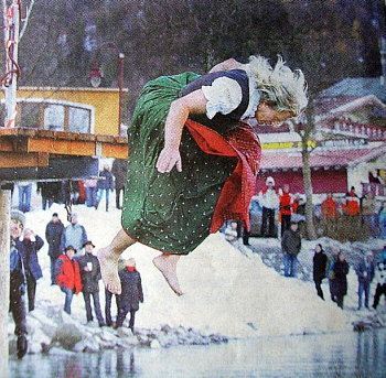 Carlos - alias Wetpants: Sylvesterschwimmen 2009 am Achensee in Tirol... Gaudi im Dirndl