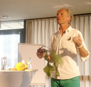 Foto: Regina Rau - Erwin Mischkin auf dem  VEGAN Kongress in Hamburg am 14. Oktober 2012 