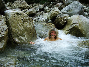 Foto: Regina Rau - "Eisbaden" 2009 im Hirschbach - am Weg zum Fockenstein