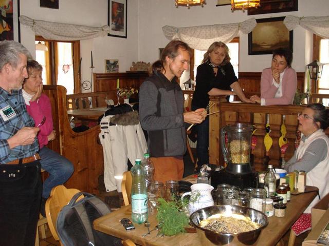 Kräuter- und Gourmet-Rohkost-Workshop im Hirschbachstüberl: Regina F. Rau und Bruno Weihsbrodt
