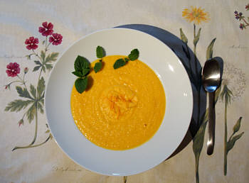 © Regina F. Rau: FRohkost - Kürbis-Orangen-Suppe