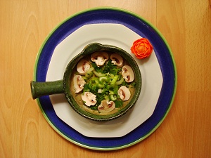 © Regina F. Rau:  Suppe: Stangensellerie - Champignon - Shiitake