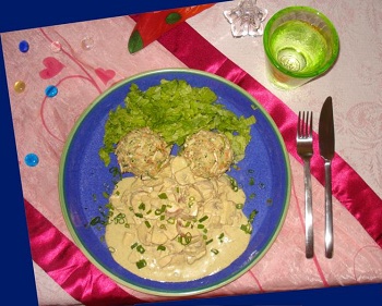 Regina Franziska Rau : vegane Rohkost -  Rahmchampignons mit Gemüseknödeln