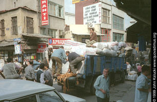 Die Marktstra&szlig;en beim "Kapali Carsisi" (geschlossenen Markt) - &copy; www.quovadimus.org/turkey99: Istanbul