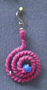 © Regina F. Rau: Ohrring pink - Knüpftechnik