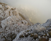 Abstieg - bei faszinierendem Fliessnebel