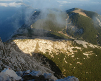 Abstieg - bei faszinierendem Fliessnebel