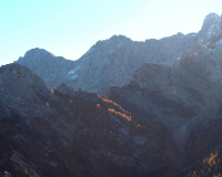 Tag 2 - Blick vom Hochalplkopf (1770m) auf
                  den Wettersteinspitzen (2298m) und Zugspitze (2962m)