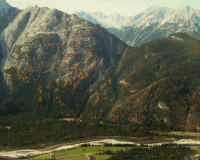 Abstieg - bei faszinierendem Fliessnebel